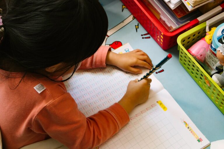 Nauka ortografii może być ciekawa! Odkryj proste metody, które działają.