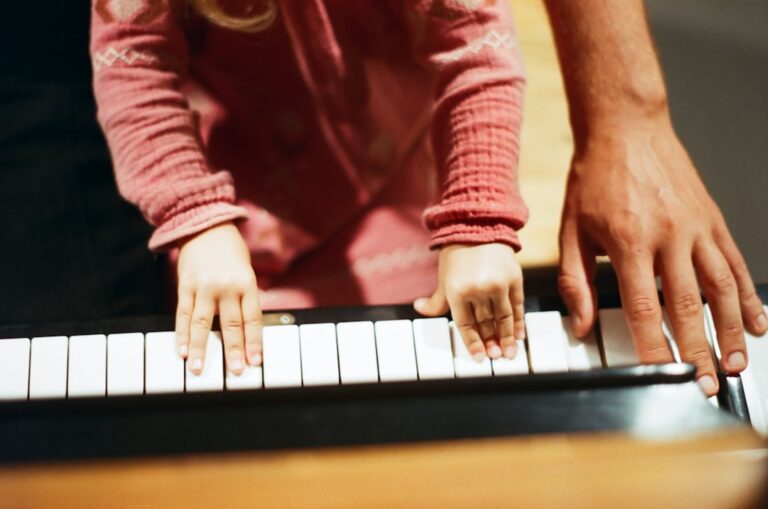 Umiejętności muzyczne. Jak rozwijać w dziecku małego muzyka?