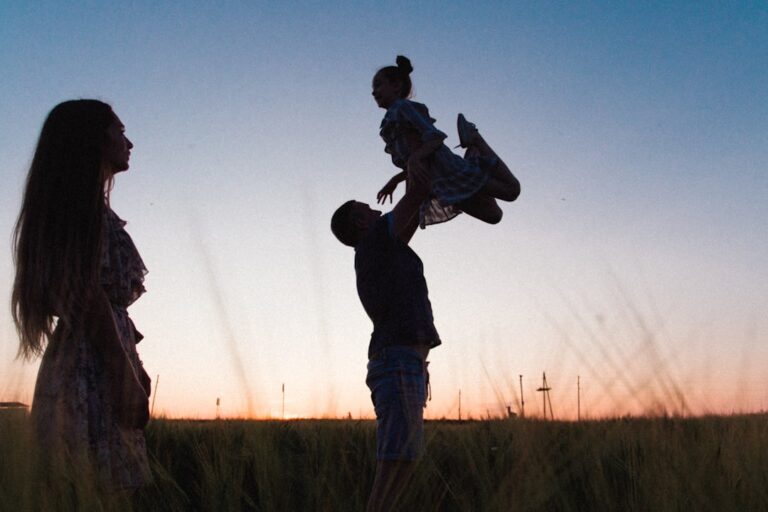 Zmiany w życiu dziecka (przeprowadzka, rozwód) – jak mu pomóc przetrwać?